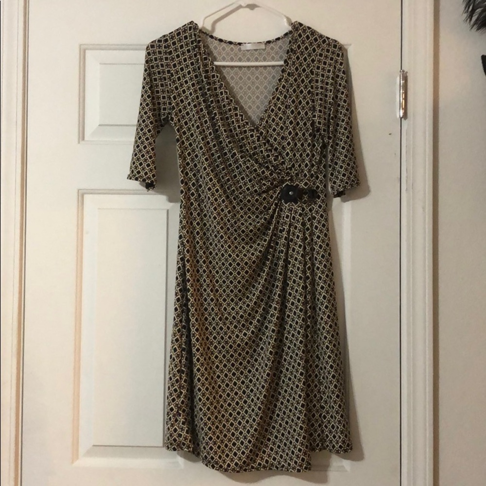 Print dress with buckle